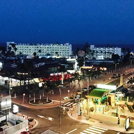 アパート Holiday Apartment